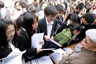 敢打敢拼！贝弗利半场8投7中 高效贡献16分3板3助